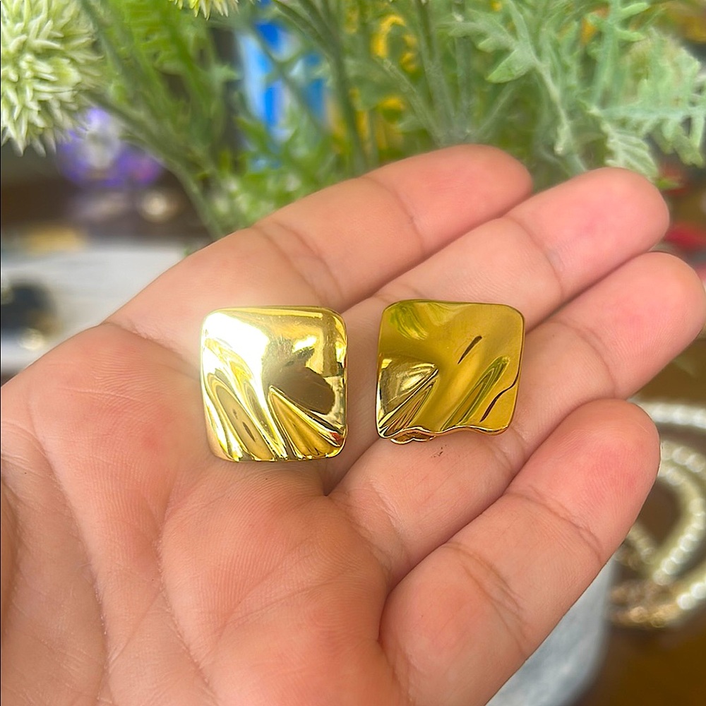 Givenchy vintage earrings. Clip ons.